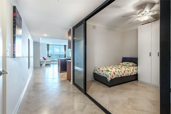 a view of livingroom with furniture
