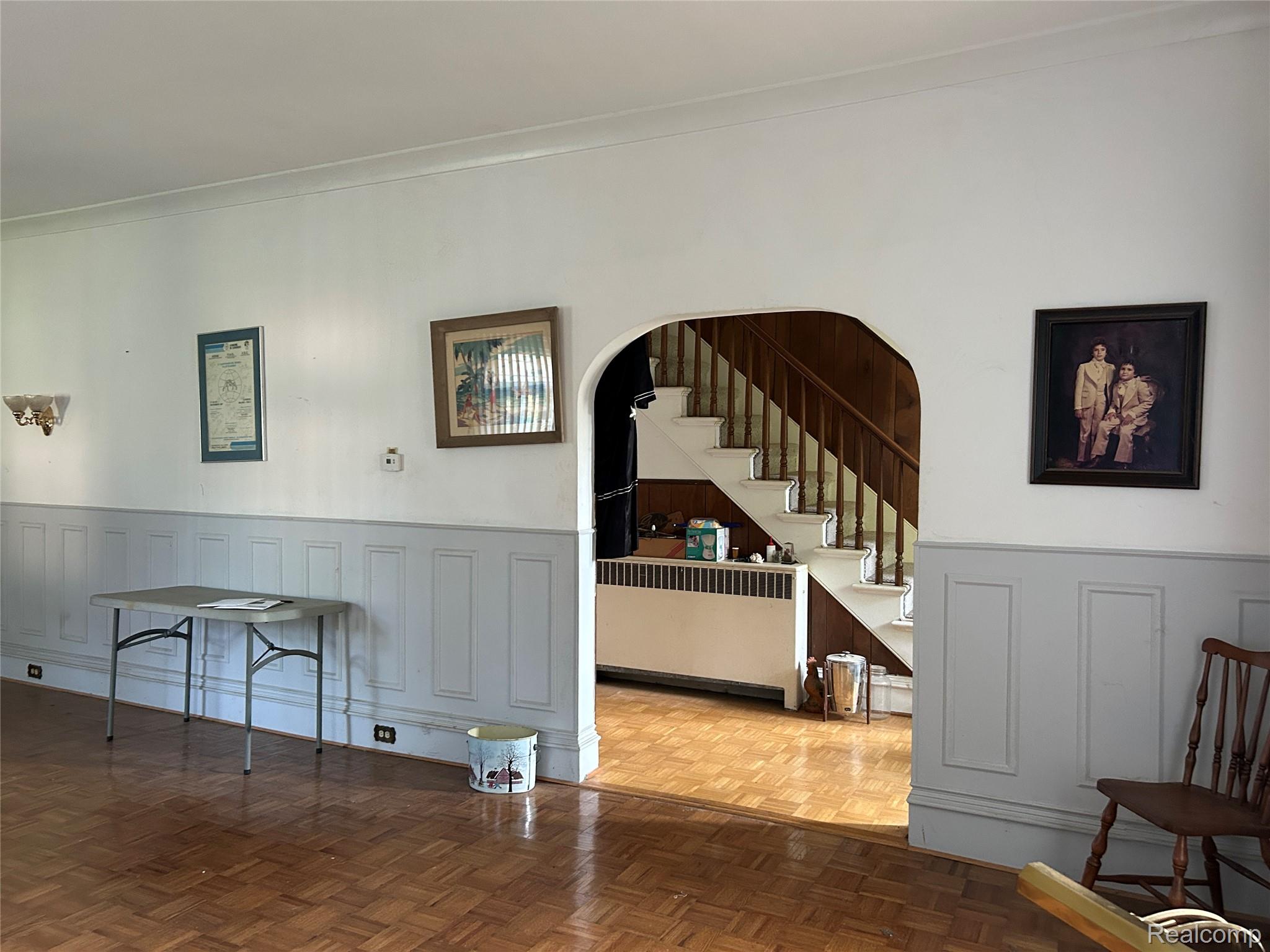 Entrance to Livingroom with Arched Doorway!
IMG_4274.JPG