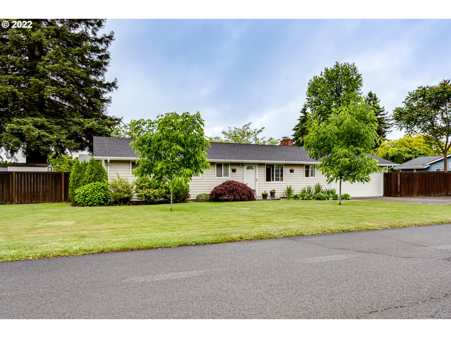 2748 Crocker Road Eugene, OR 97404 - Photo 1 of 27 Gallery Image 1