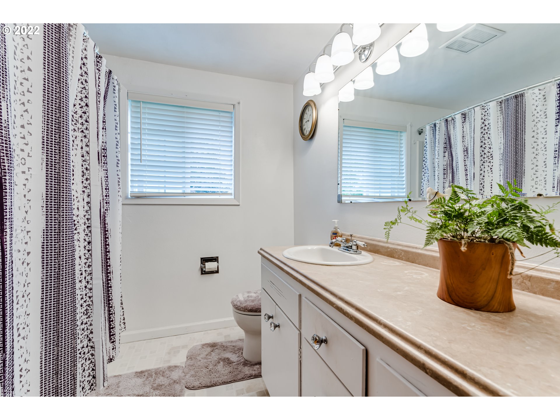 2748 Crocker Road Eugene, OR 97404 - Photo 16 of 27 Gallery Image 16