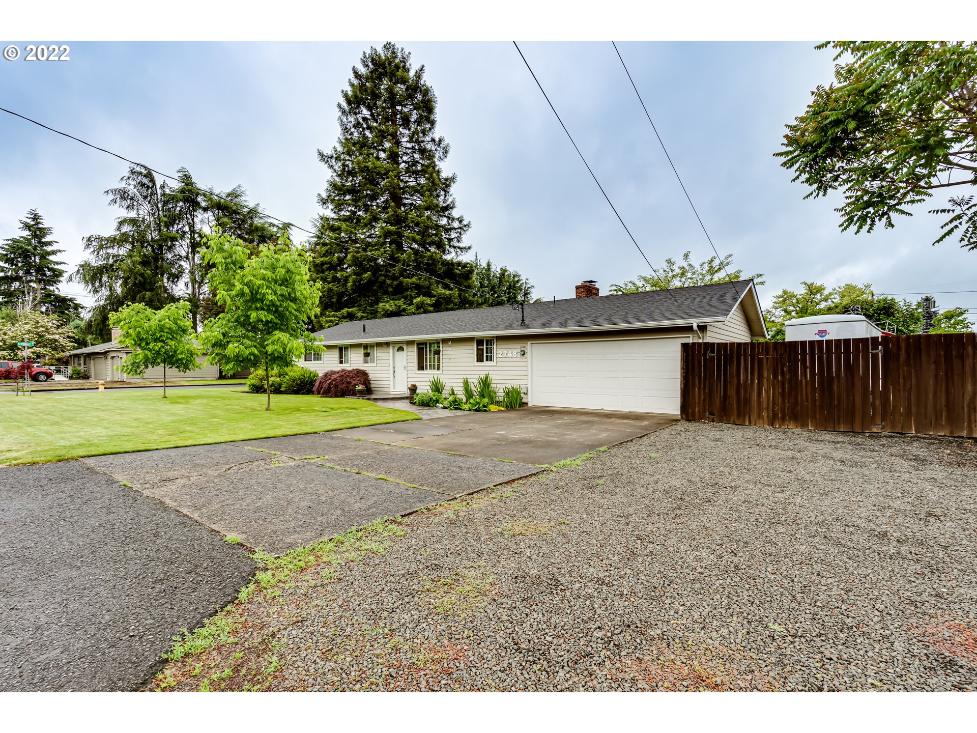 2748 Crocker Road Eugene, OR 97404 - Photo 3 of 27 Gallery Image 3