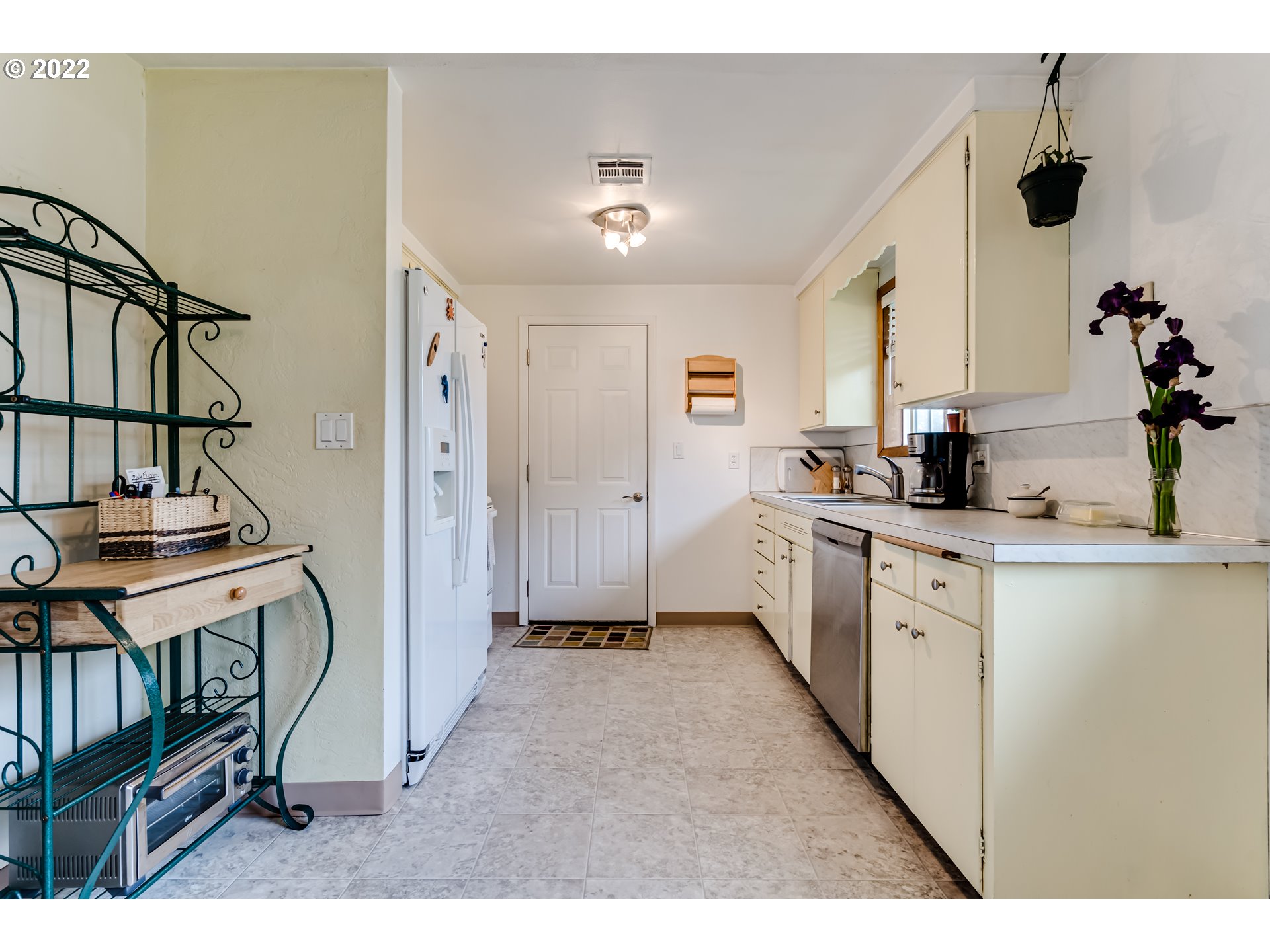 2748 Crocker Road Eugene, OR 97404 - Photo 6 of 27 Gallery Image 6