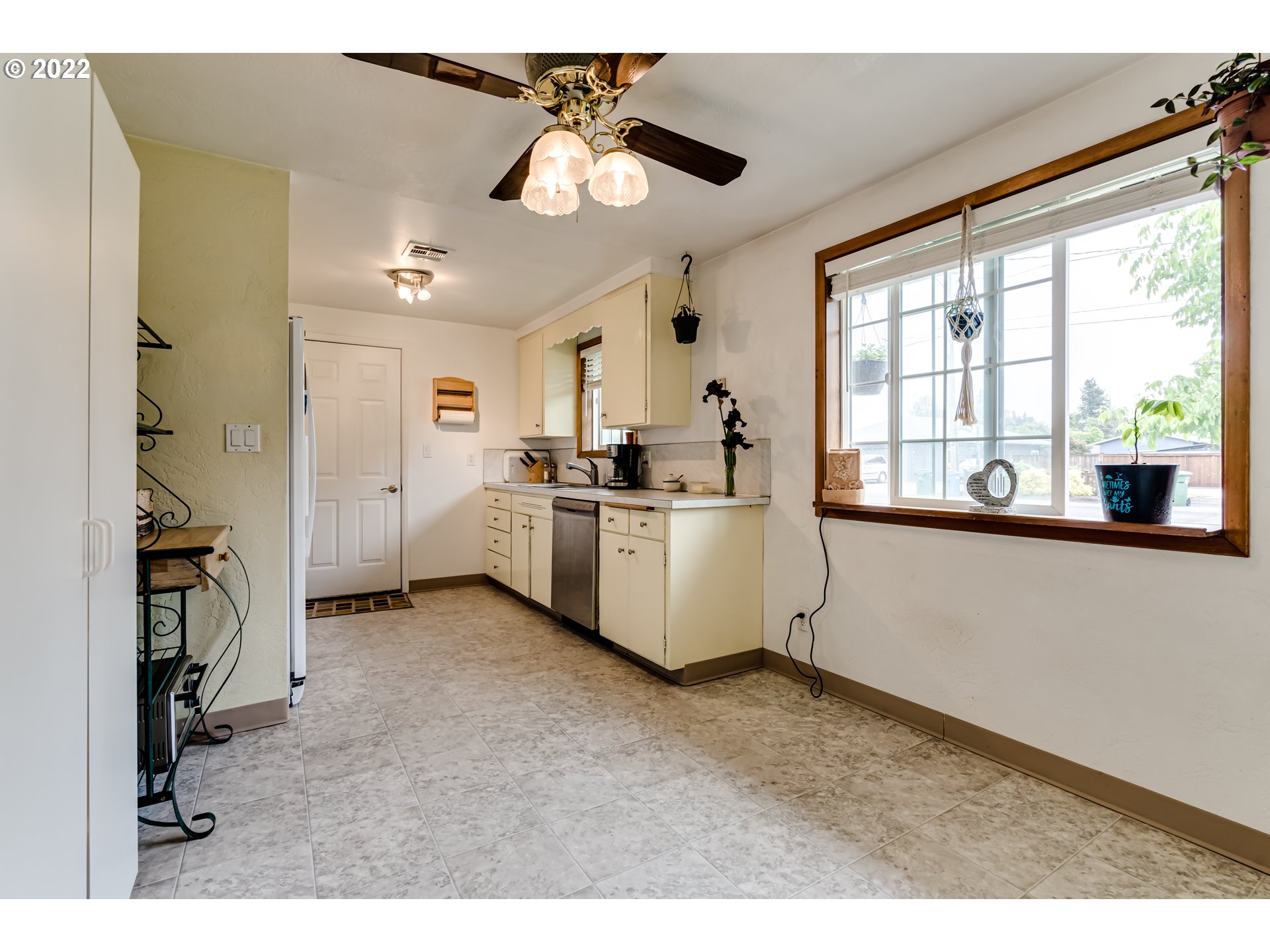 2748 Crocker Road Eugene, OR 97404 - Photo 7 of 27 Gallery Image 7