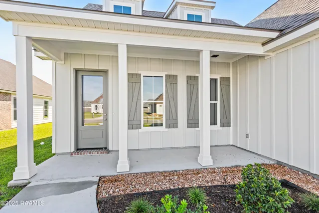 $304,500 | 108 Lilian Lane, Maurice, LA 70555