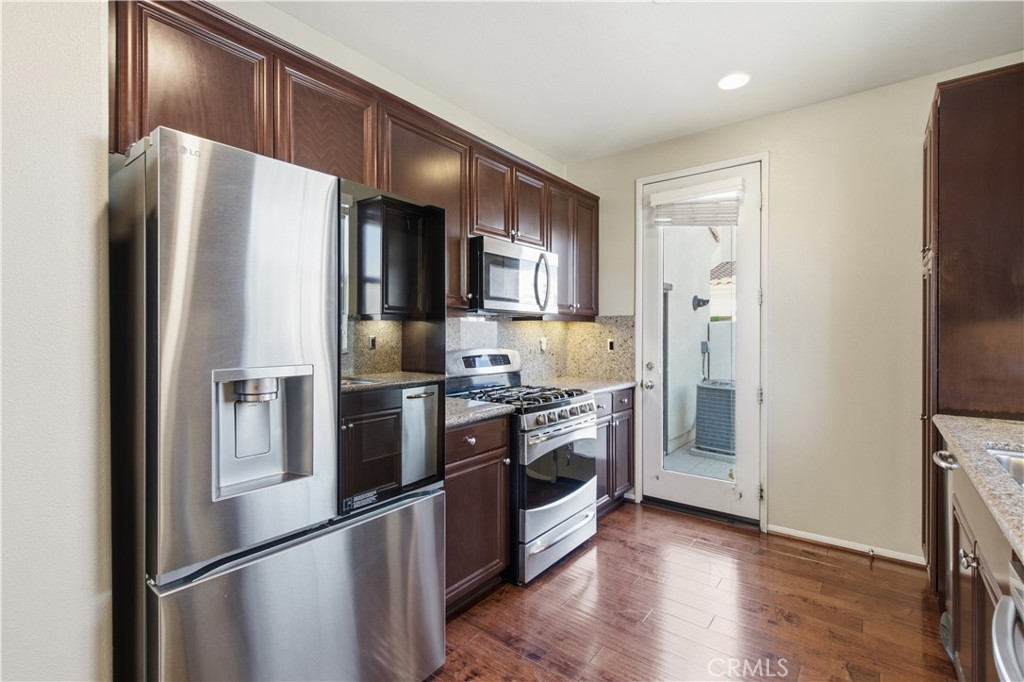 20278 Pienza Lane Porter Ranch, CA 91326 - Photo 10 of 28 Gallery Image 10
