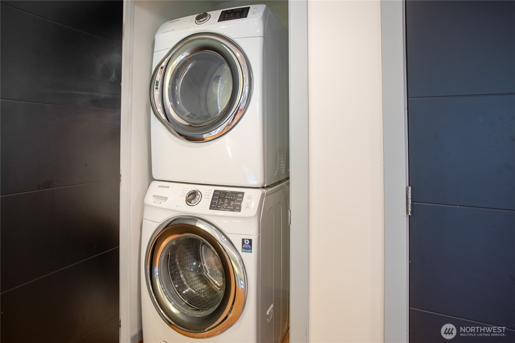 1465 South Columbian Way Seattle, WA 98144 - Photo 31 of 35 a utility room with dryer and washer