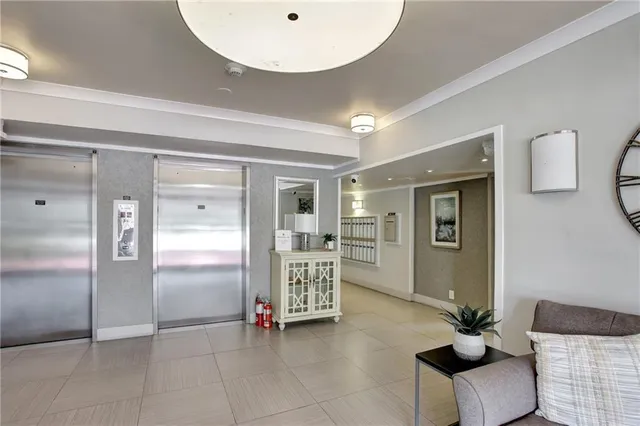 a view of livingroom with furniture