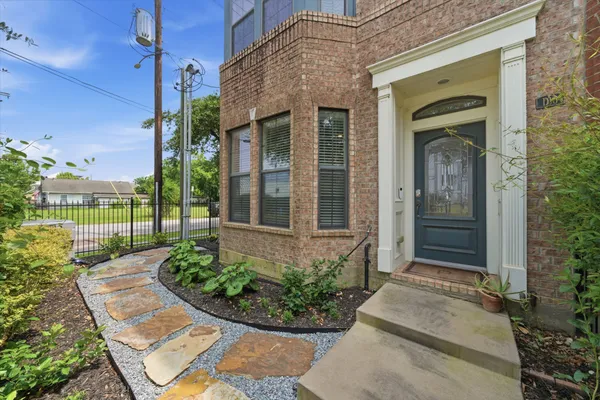 $439,000 | 2110 Shearn Street, Unit 16, Houston, TX 77007