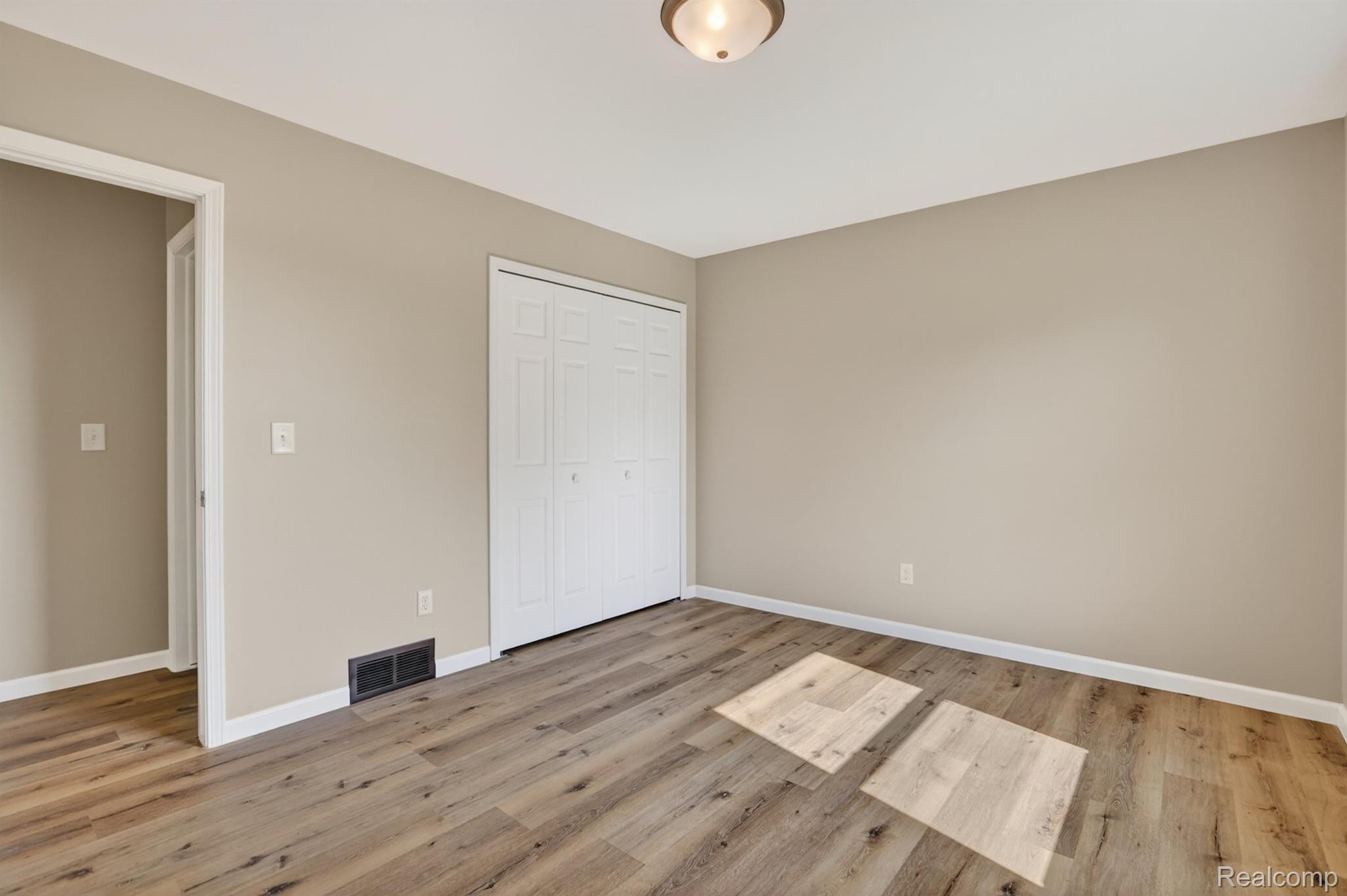 1215 North Oak Road Davison, MI 48423 - Photo 17 of 37