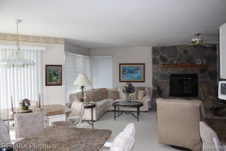 Family room 2.jpg