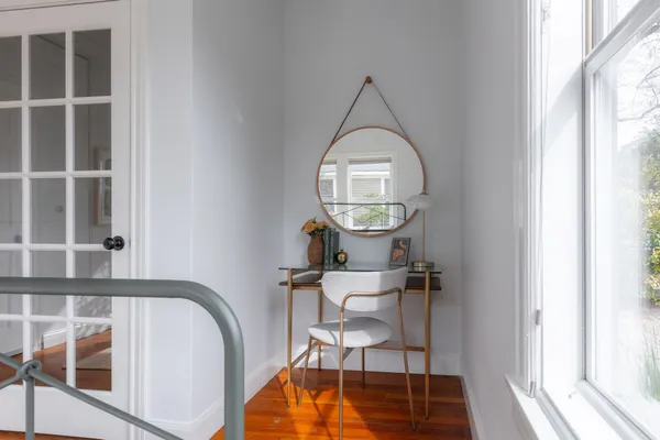 a view of a livingroom with furniture