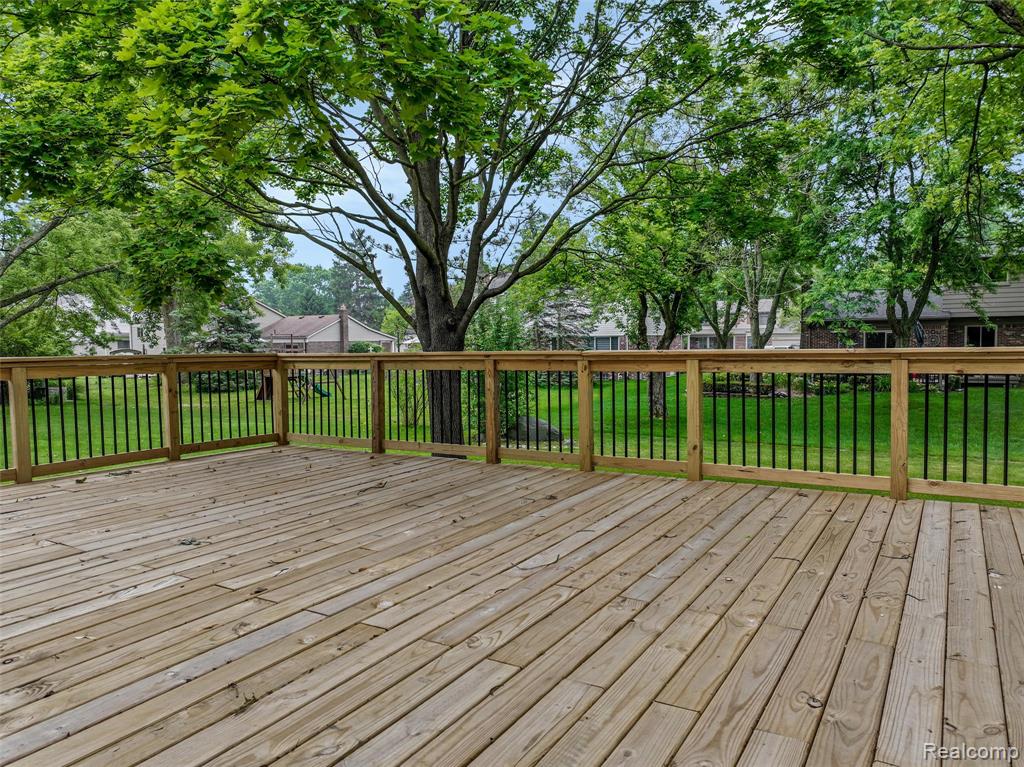 684 Abbey Court Rochester, MI 48307 - Photo 30 of 33