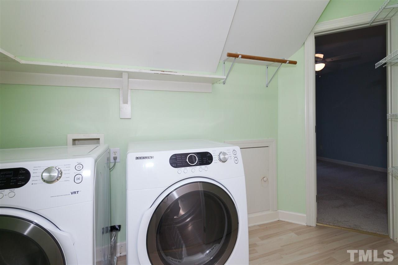 3536 La Costa Way Raleigh, NC 27610 - Photo 22 of 25 a utility room with dryer and washer