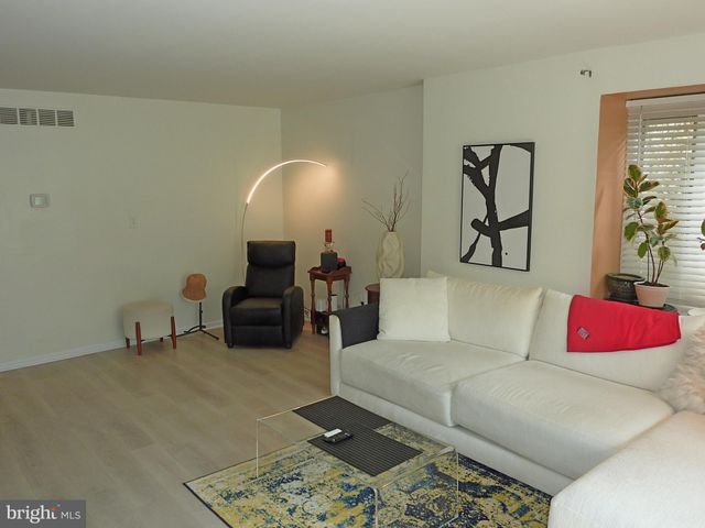 $475,000 | 426 Heatherwood Drive, Media, PA 19063