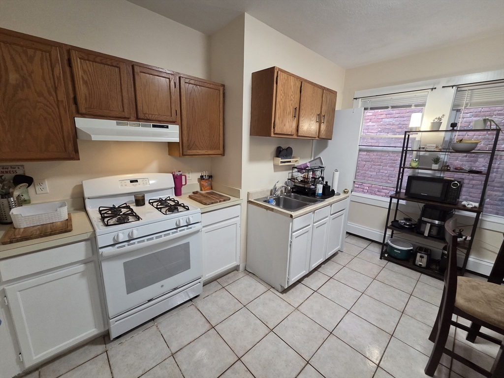 5 Lexington Street, Unit 5 Waltham, MA 02452 - Photo 4 of 10