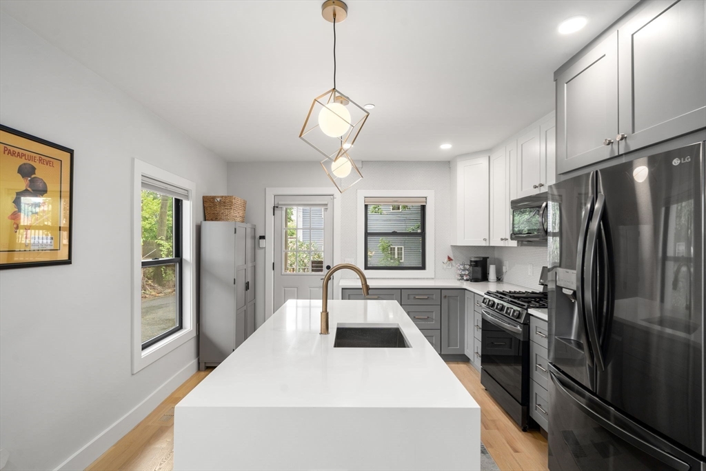 1069 Washington Street, Unit 2 Boston, MA 02124 - Photo 2 of 15