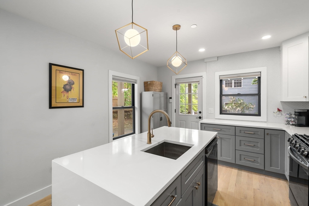 1069 Washington Street, Unit 2 Boston, MA 02124 - Photo 3 of 15