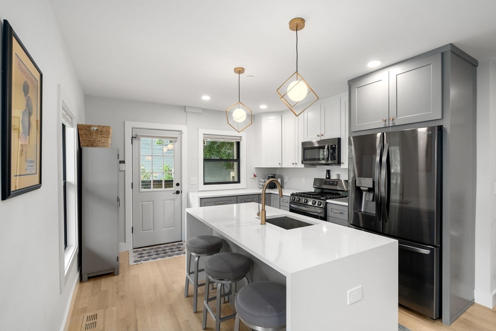 1069 Washington Street, Unit 2 Boston, MA 02124 - Photo 4 of 15