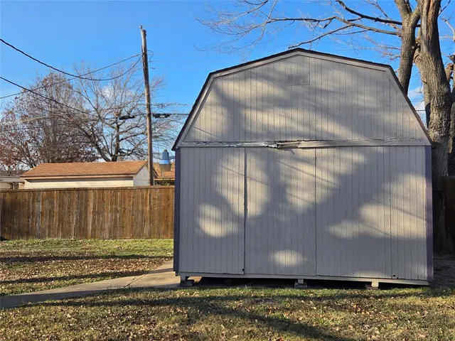 a view of a small yard