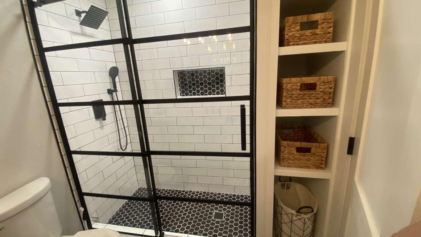 1202 Nix Road Lampasas, TX 76550 - Photo 13 of 20 Full bathroom with toilet and a walk in shower