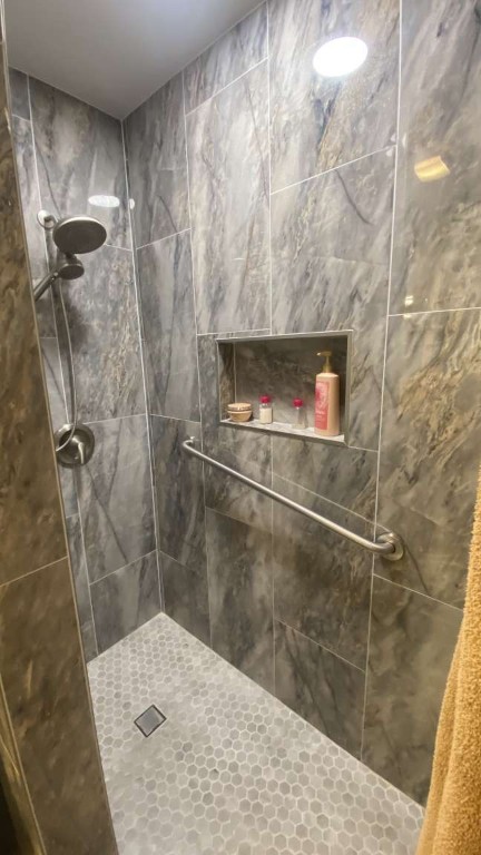 1202 Nix Road Lampasas, TX 76550 - Photo 9 of 20 Full bath featuring a tile shower