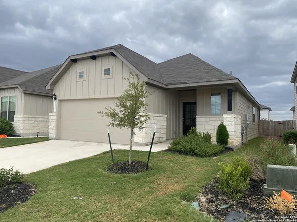 $1,895 | 13242 Chanute Field Drive, San Antonio, TX 78253