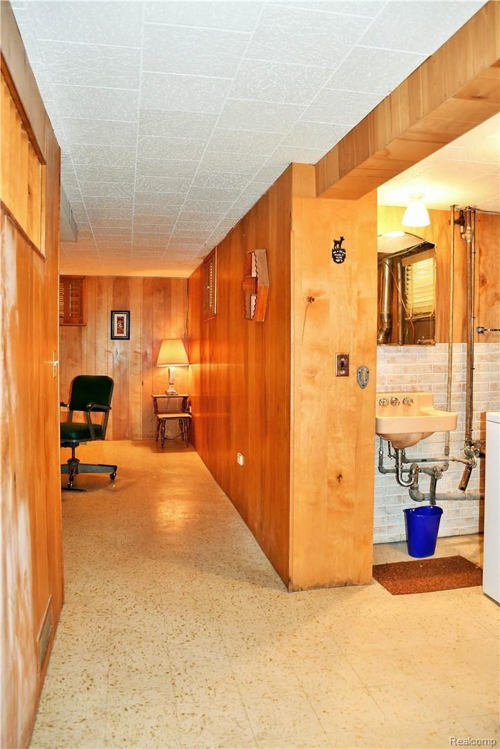 18365 Beverly Road Franklin, MI 48025 - Photo 30 of 48 DSC_0401 (2).jpg