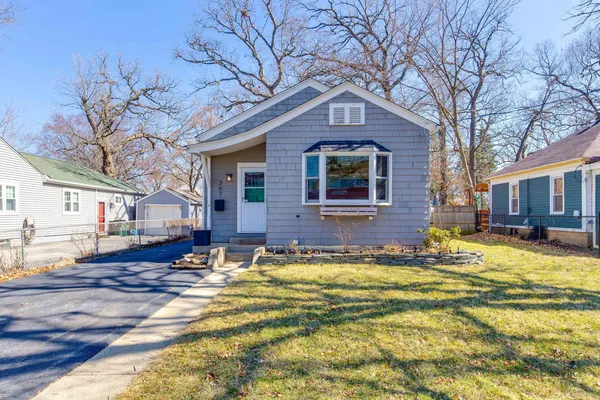 $289,800 | 367 North Lake Street, Grayslake, IL 60030