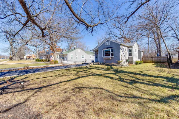 $289,800 | 367 North Lake Street, Grayslake, IL 60030