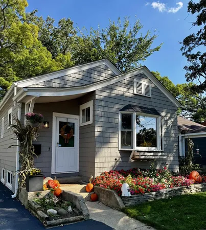 $289,800 | 367 North Lake Street, Grayslake, IL 60030