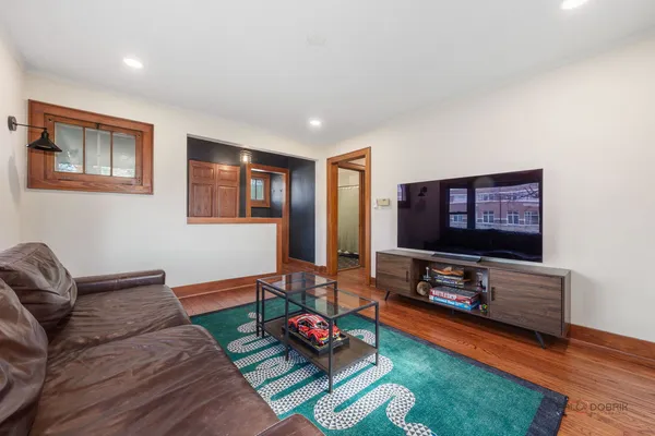 $289,800 | 367 North Lake Street, Grayslake, IL 60030