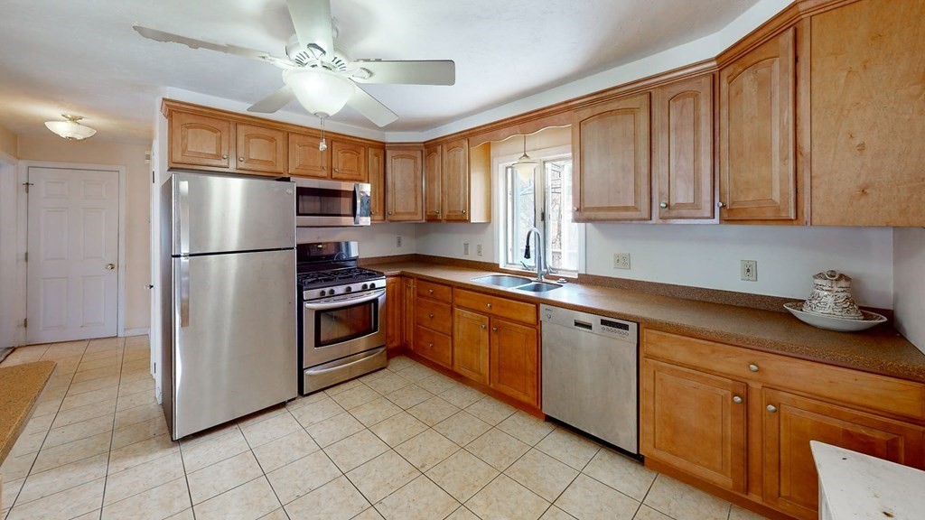 168 Beaconsfield Road Worcester, MA 01602 - Photo 3 of 33