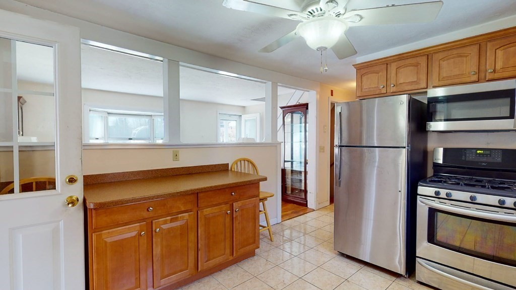 168 Beaconsfield Road Worcester, MA 01602 - Photo 4 of 33