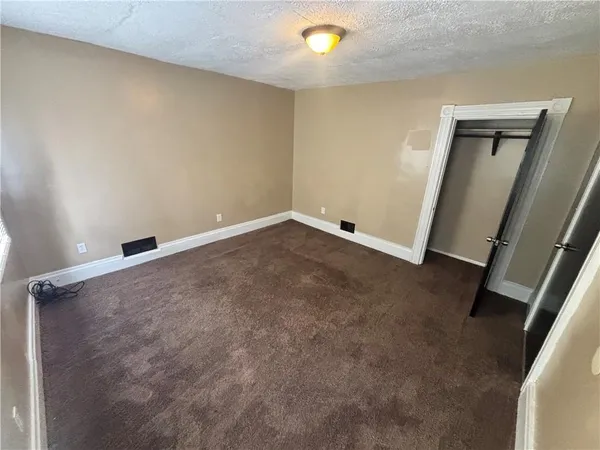 $1,300 | 527 Stokes Avenue, Braddock, PA 15104