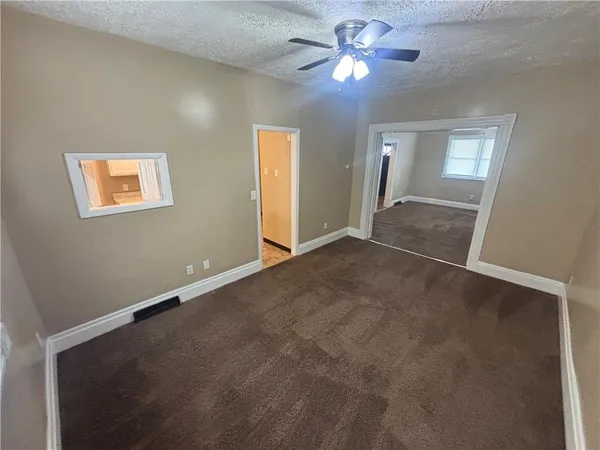 $1,300 | 527 Stokes Avenue, Braddock, PA 15104