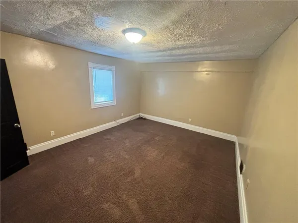 $1,300 | 527 Stokes Avenue, Braddock, PA 15104