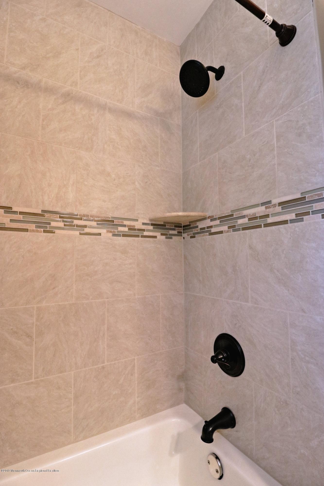 95 Appletree Road Howell, NJ 07731 - Photo 15 of 35 fullbath_2
