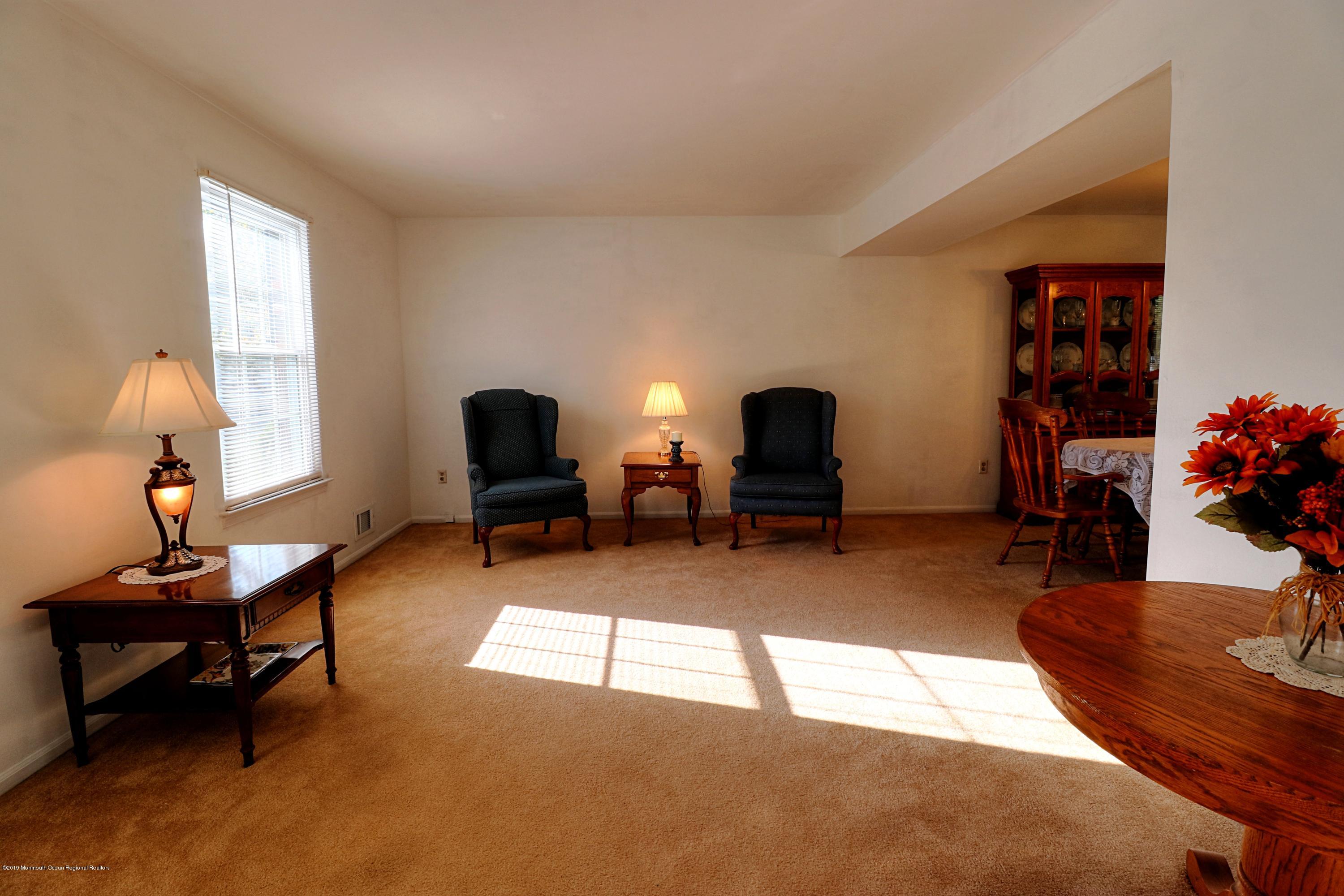 95 Appletree Road Howell, NJ 07731 - Photo 23 of 35 livingroom_1