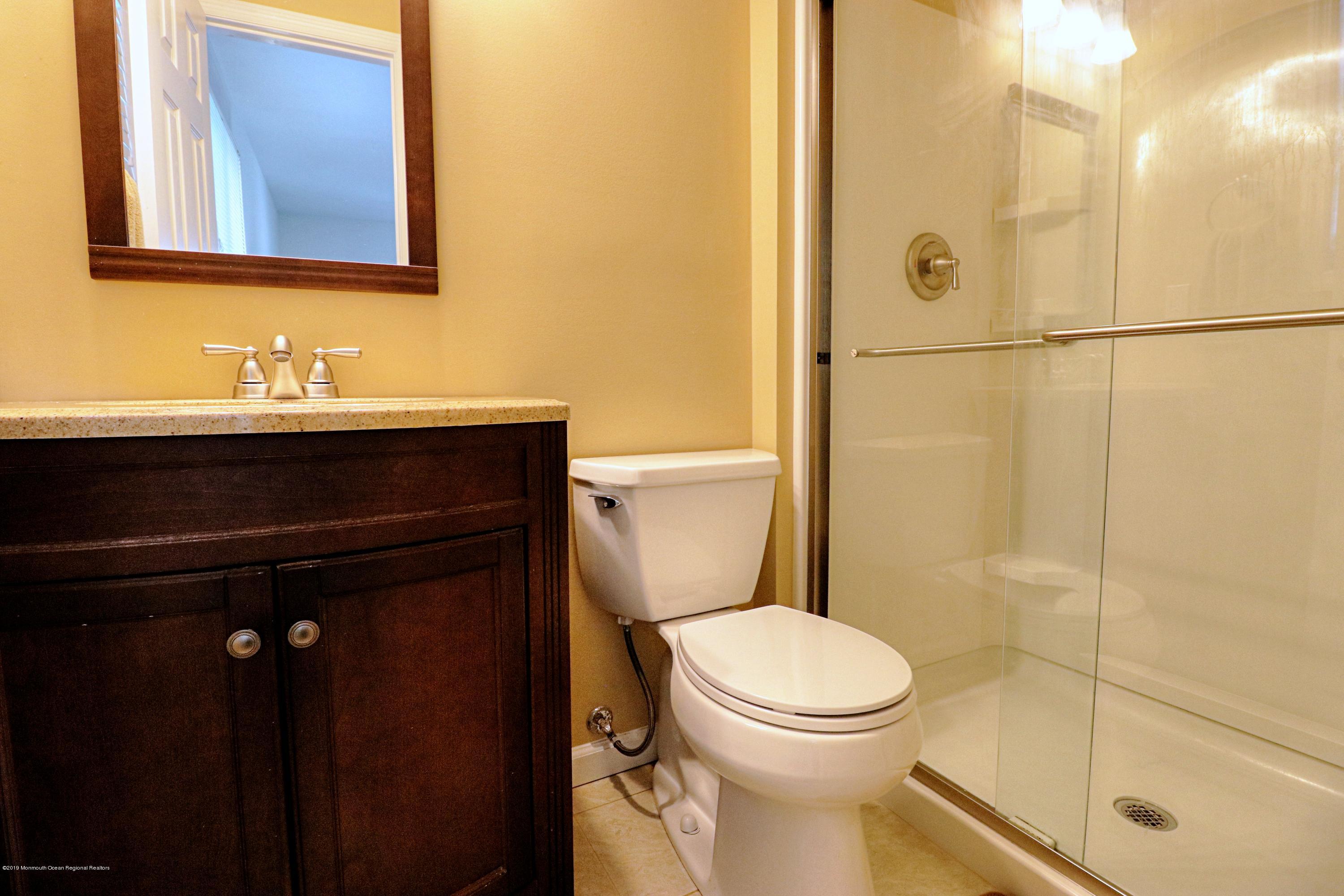 95 Appletree Road Howell, NJ 07731 - Photo 26 of 35 masterbathroom_2