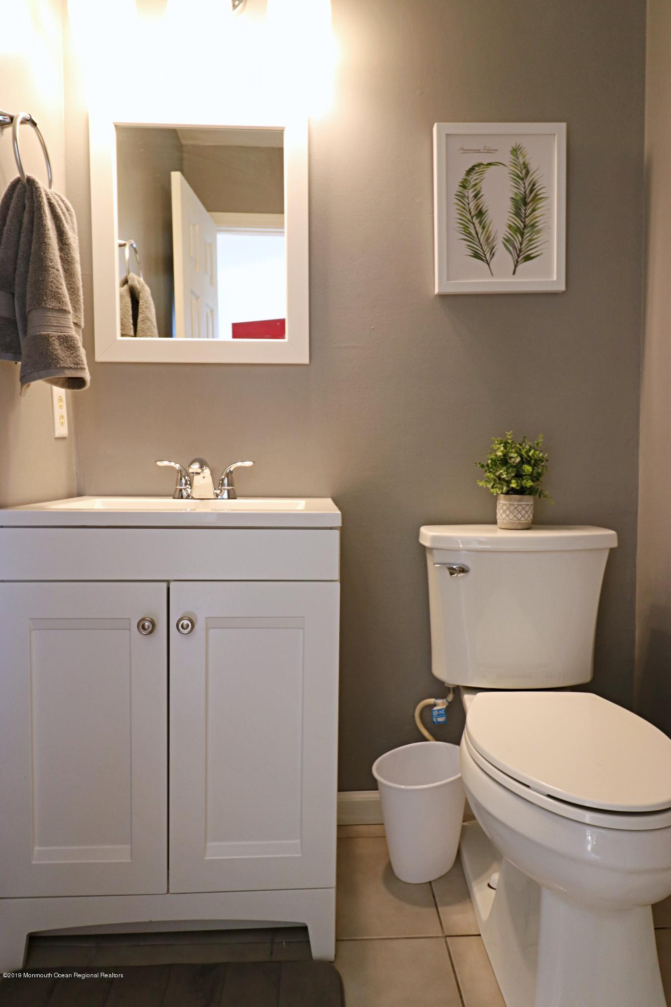 95 Appletree Road Howell, NJ 07731 - Photo 3 of 35 bathroom_2