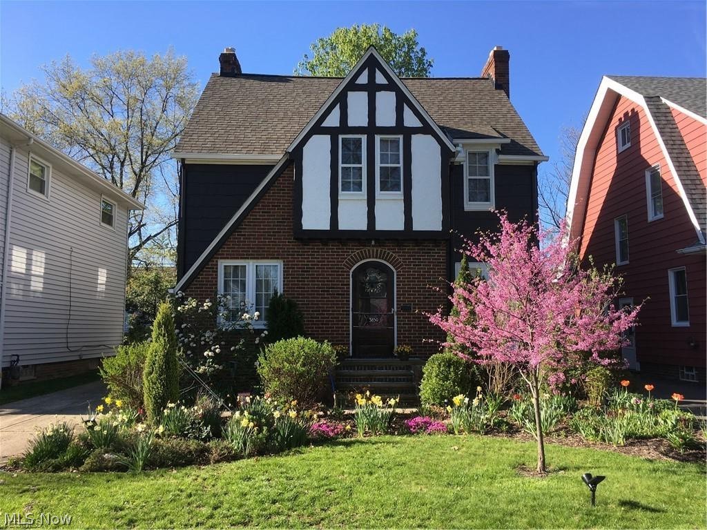 3850 Merrymound Road Cleveland, OH 44121 - Photo 1 of 25