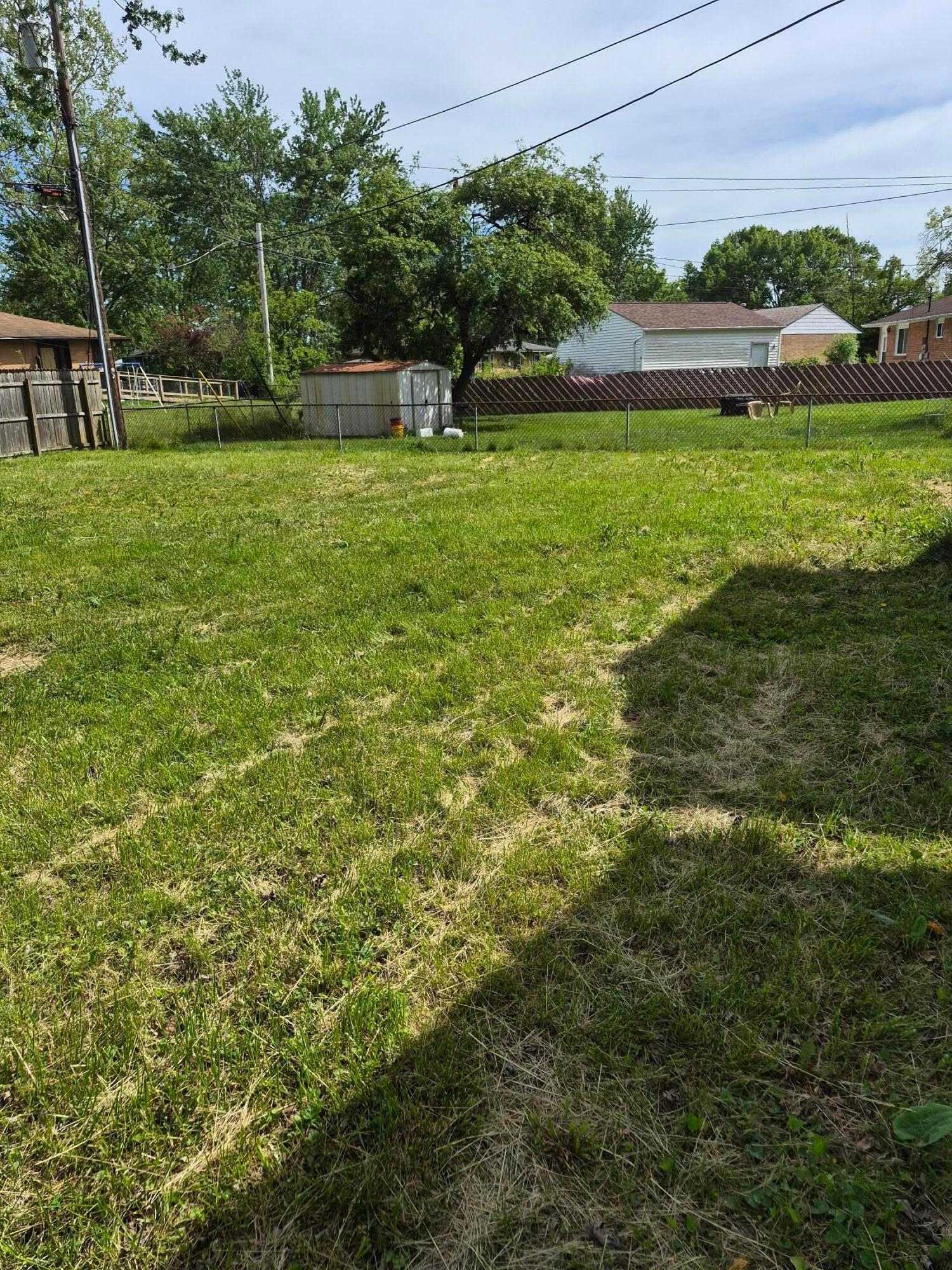 1870 Lonsdale Road Columbus, OH 43232 - Photo 4 of 12 Fenced bakyard