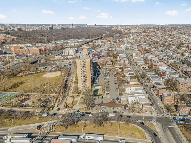 $1,100,000 | 1448-1450 Rosedale Avenue | Stratton Park