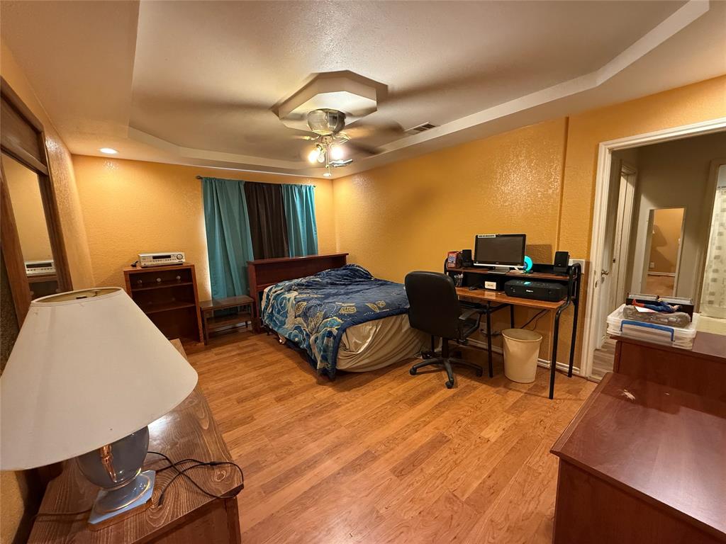 609 East Henry Street Hamilton, TX 76531 - Photo 19 of 40 a bedroom with furniture and a dresser