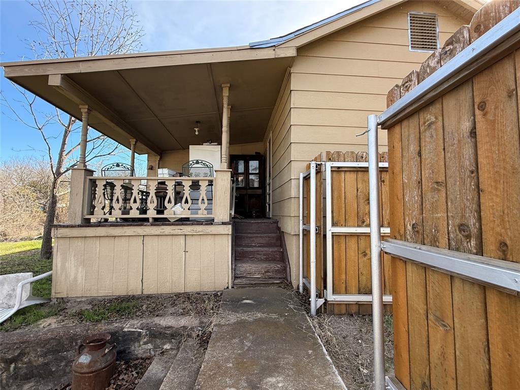 609 East Henry Street Hamilton, TX 76531 - Photo 4 of 40 a view of storage and utility