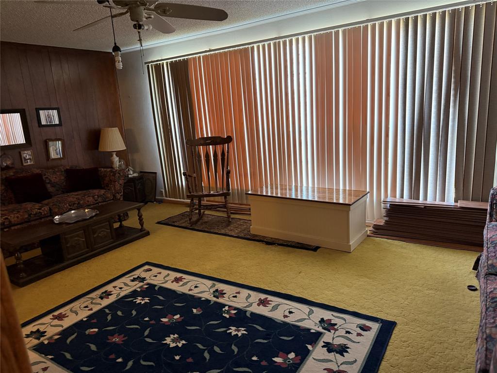 609 East Henry Street Hamilton, TX 76531 - Photo 7 of 40 a view of a room with gym equipment