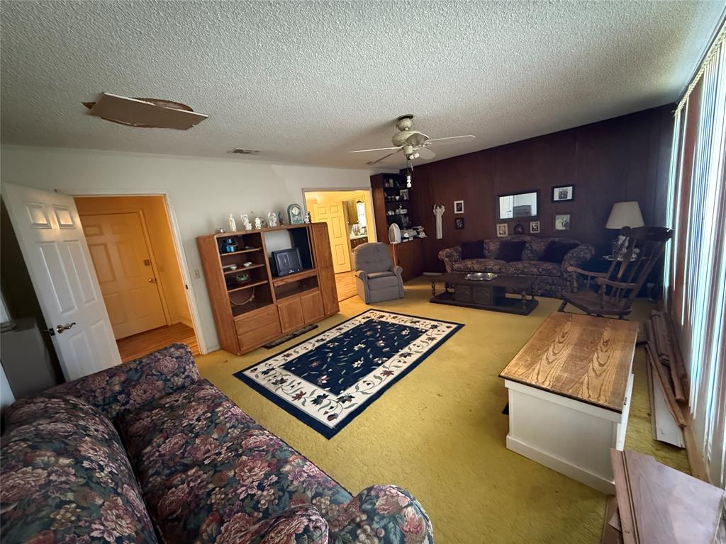 609 East Henry Street Hamilton, TX 76531 - Photo 8 of 40 a living room with furniture and a rug