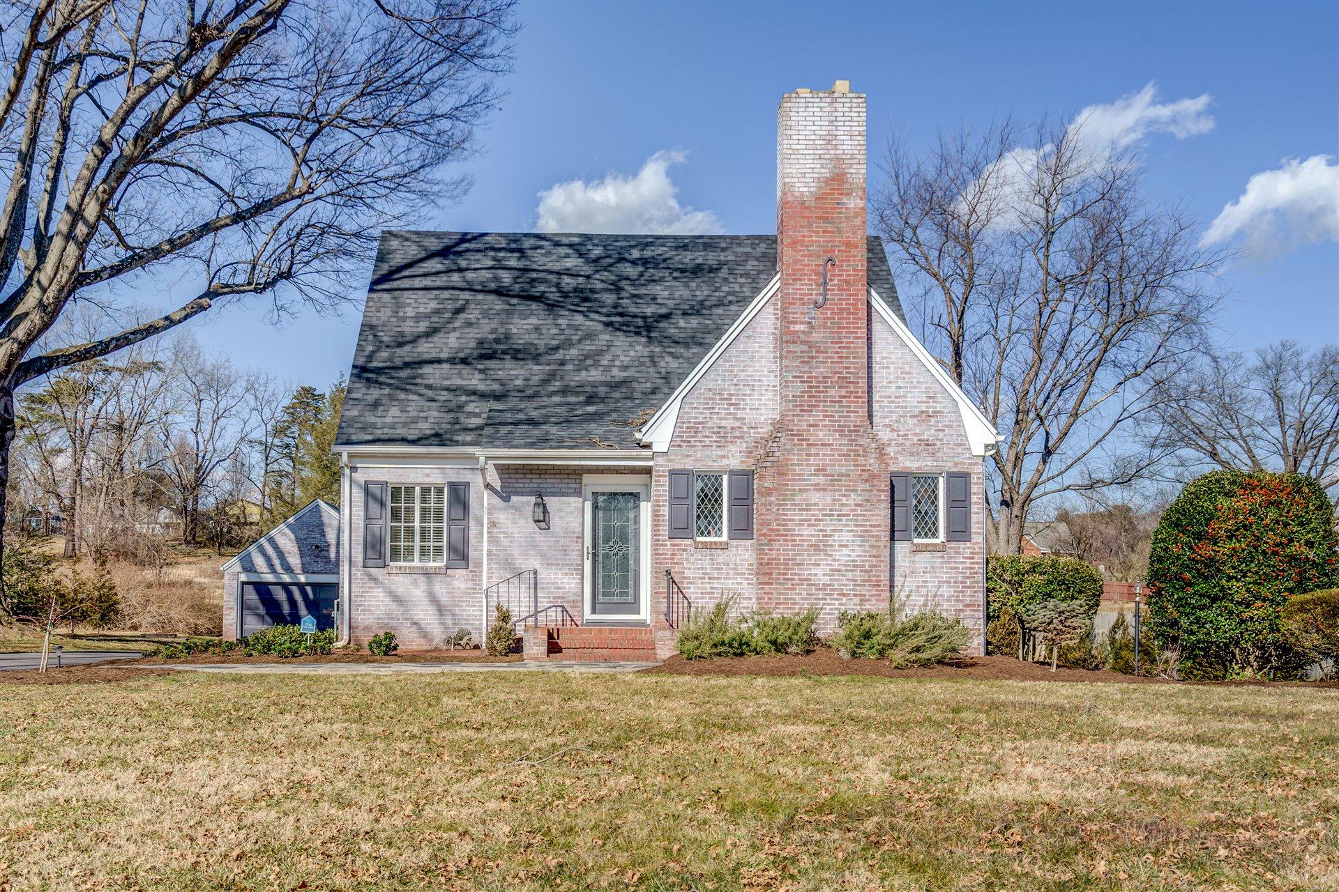 3525 Grandin Road Roanoke, VA 24018 - Photo 1 of 42 01-012220210095