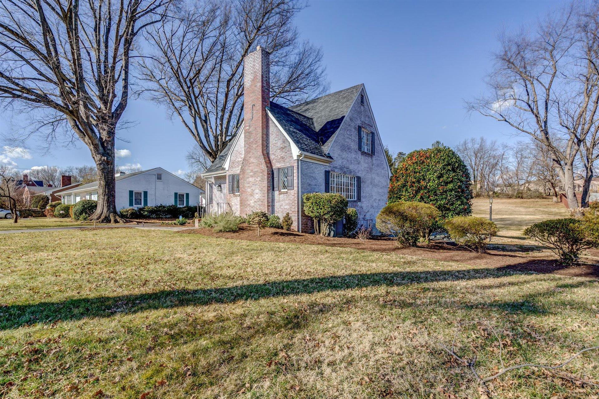 3525 Grandin Road Roanoke, VA 24018 - Photo 3 of 42 03-012220210098