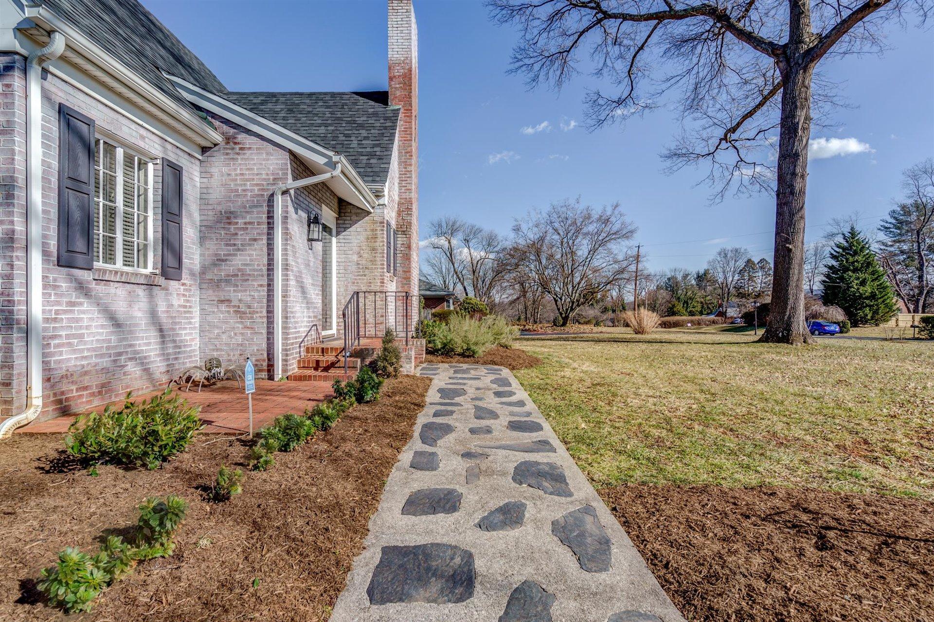 3525 Grandin Road Roanoke, VA 24018 - Photo 4 of 42 04-012220210097
